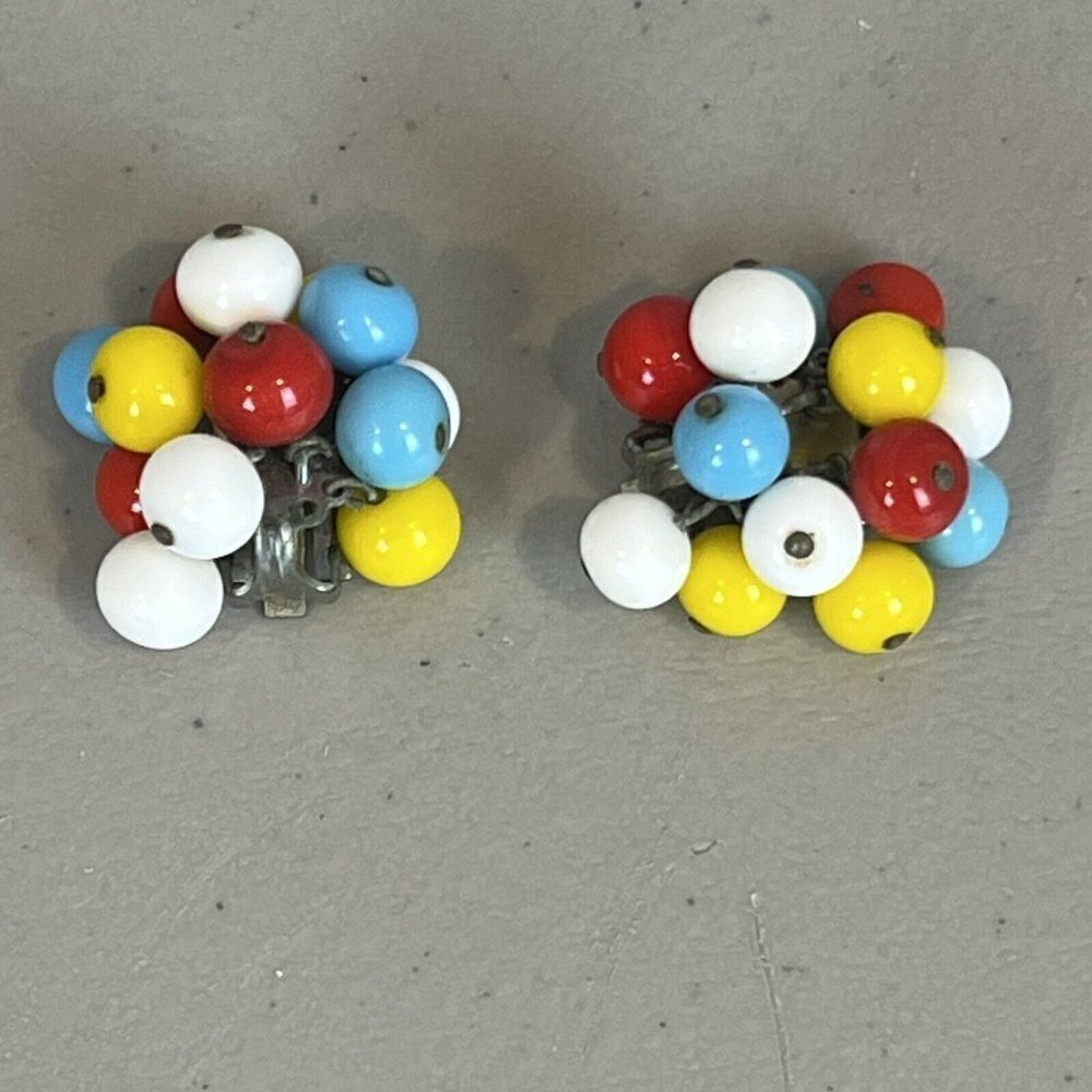 Colorful Cluster Bauble Clip On Earrings Vtg Red Blue Yellow White